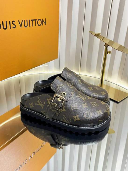 Picture of Louis Vuitton Slippers _SKULVsz35-45mnq01151082